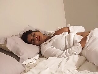desi bhabi drills herself in bed maya